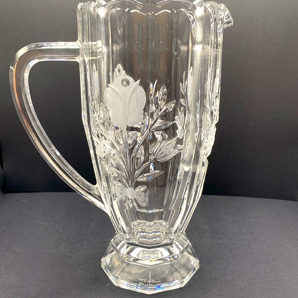 Quality Hand Cut Crystal Pitcher W/Scalloped Rim,Frosted Flower Motifs & Footed - Picture 2 of 10